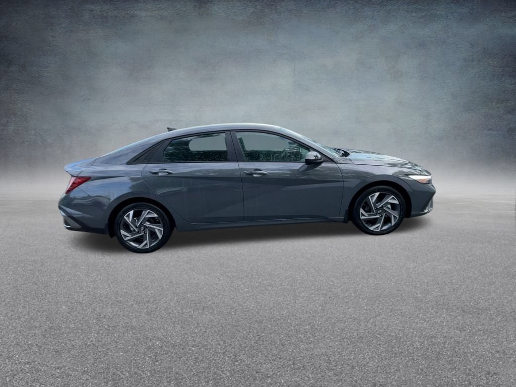 Used 2025 Hyundai Elantra Sport FWD image 26