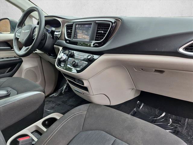 Used 2022 Chrysler Voyager LX FWD image 21