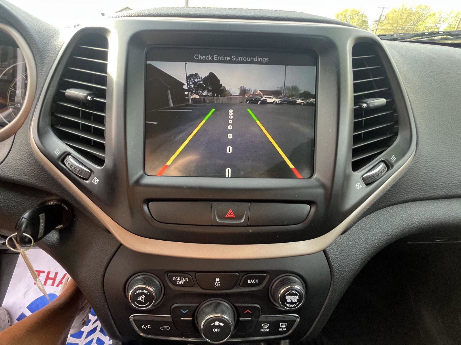 Used 2017 Jeep Cherokee Latitude image 8