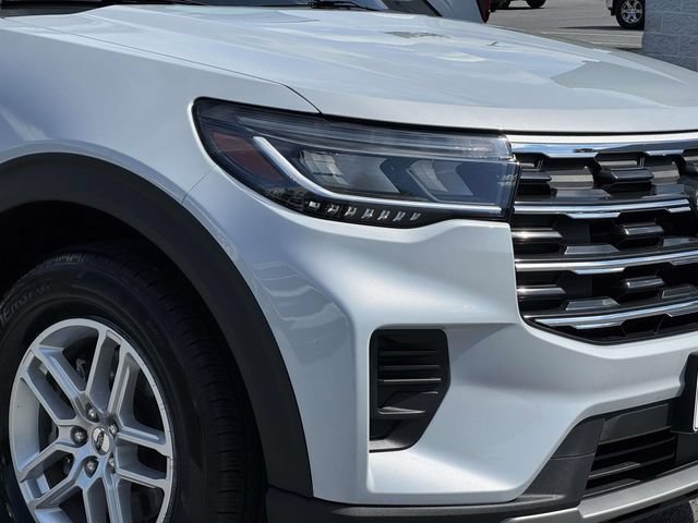 Used 2026 Ford Explorer Active AWD/4WD image 7