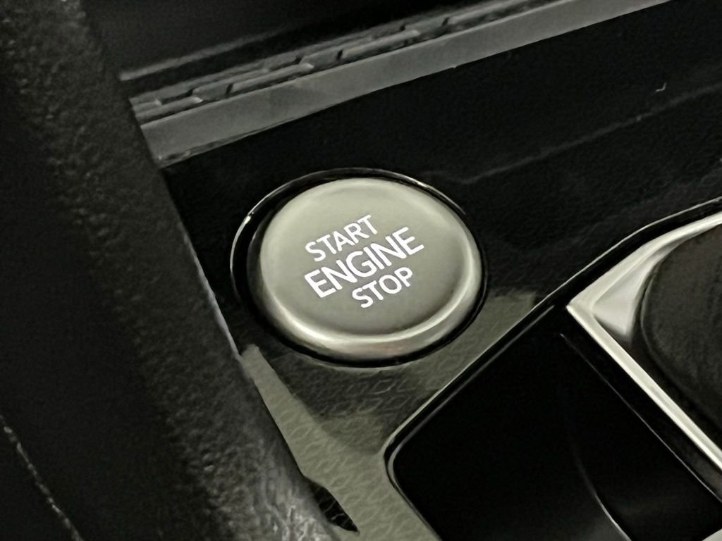 New 2025 Volkswagen Taos SEL image 15