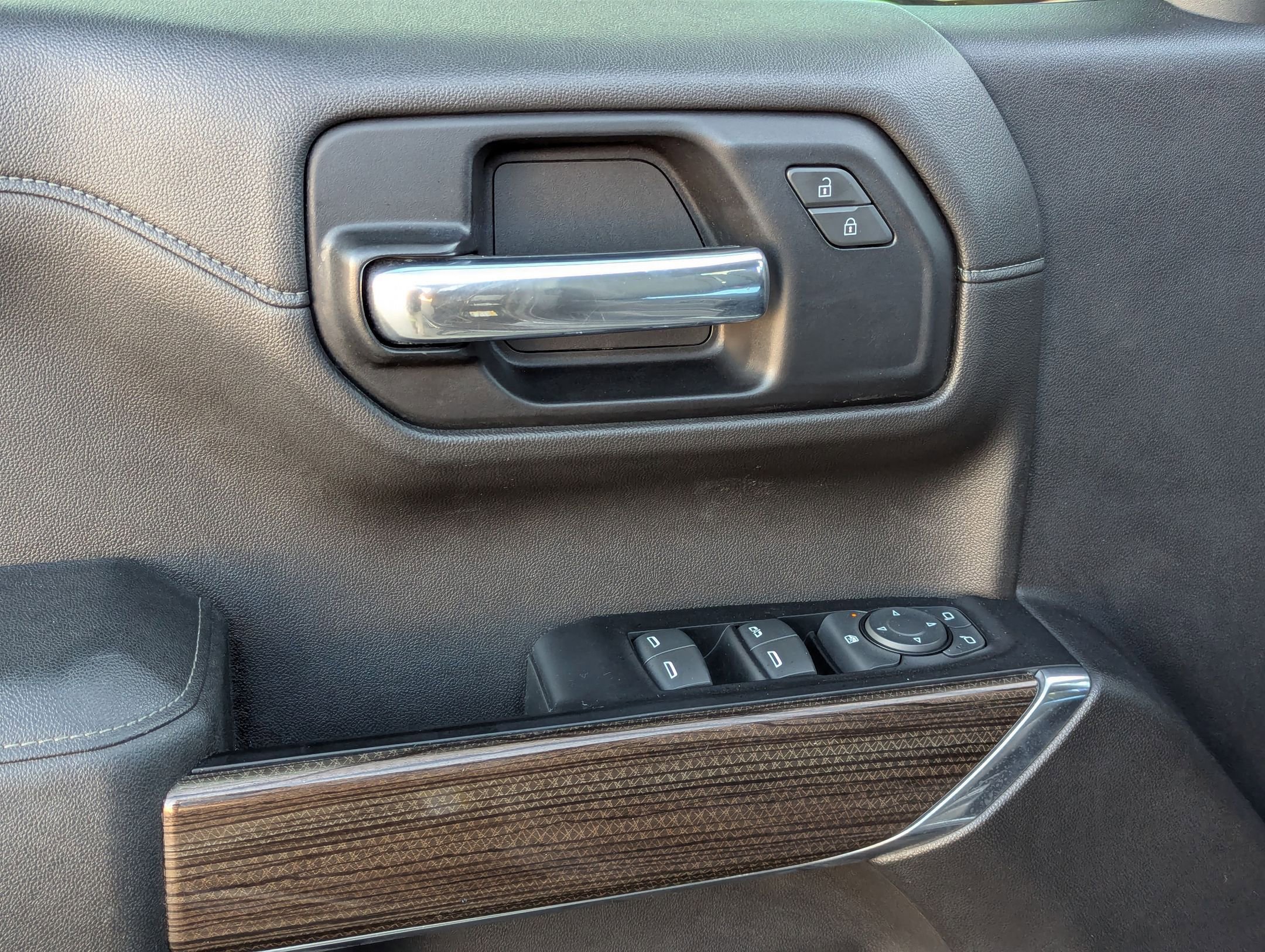 Used 2019 Chevrolet Silverado 1500 LT w/ Texas Edition image 12