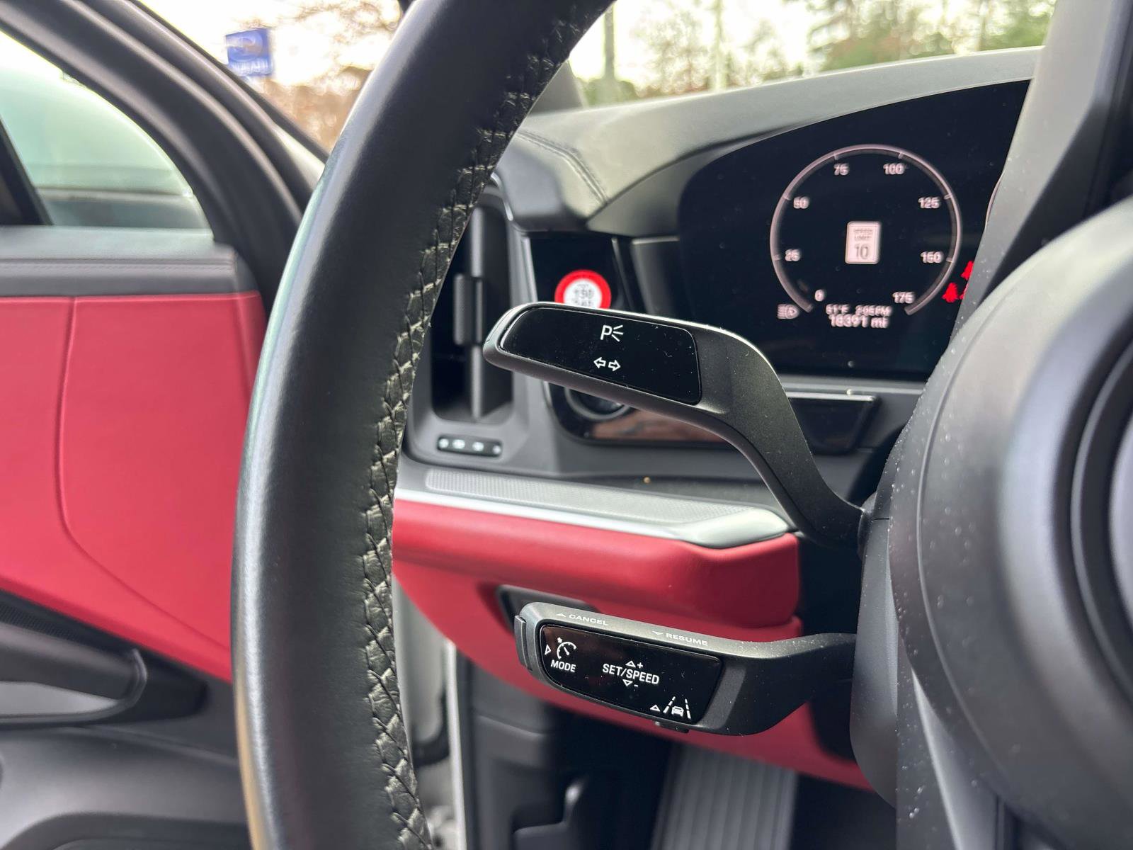 Used 2024 Porsche Cayenne image 25