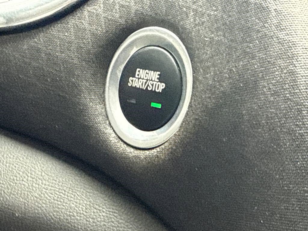 Used 2017 Chevrolet Malibu LT image 27