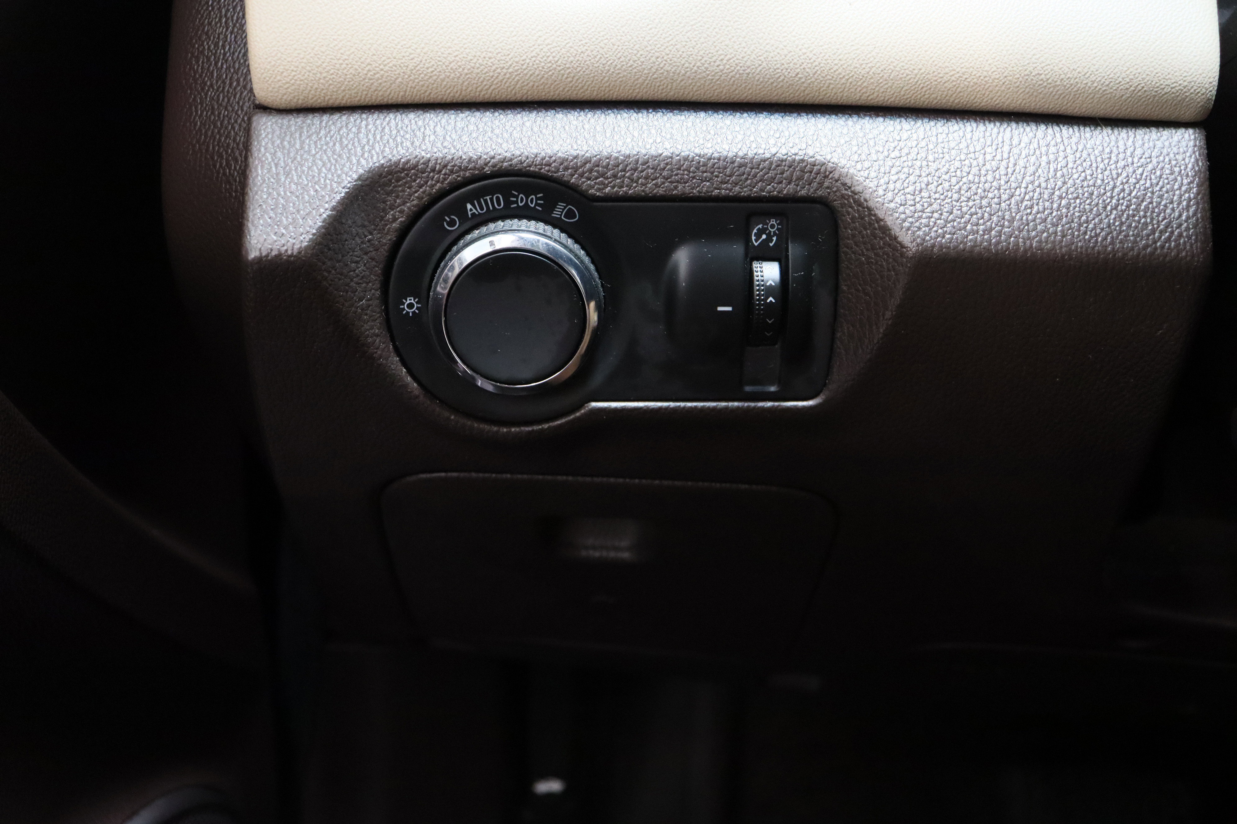 Used 2011 Chevrolet Cruze LTZ image 22