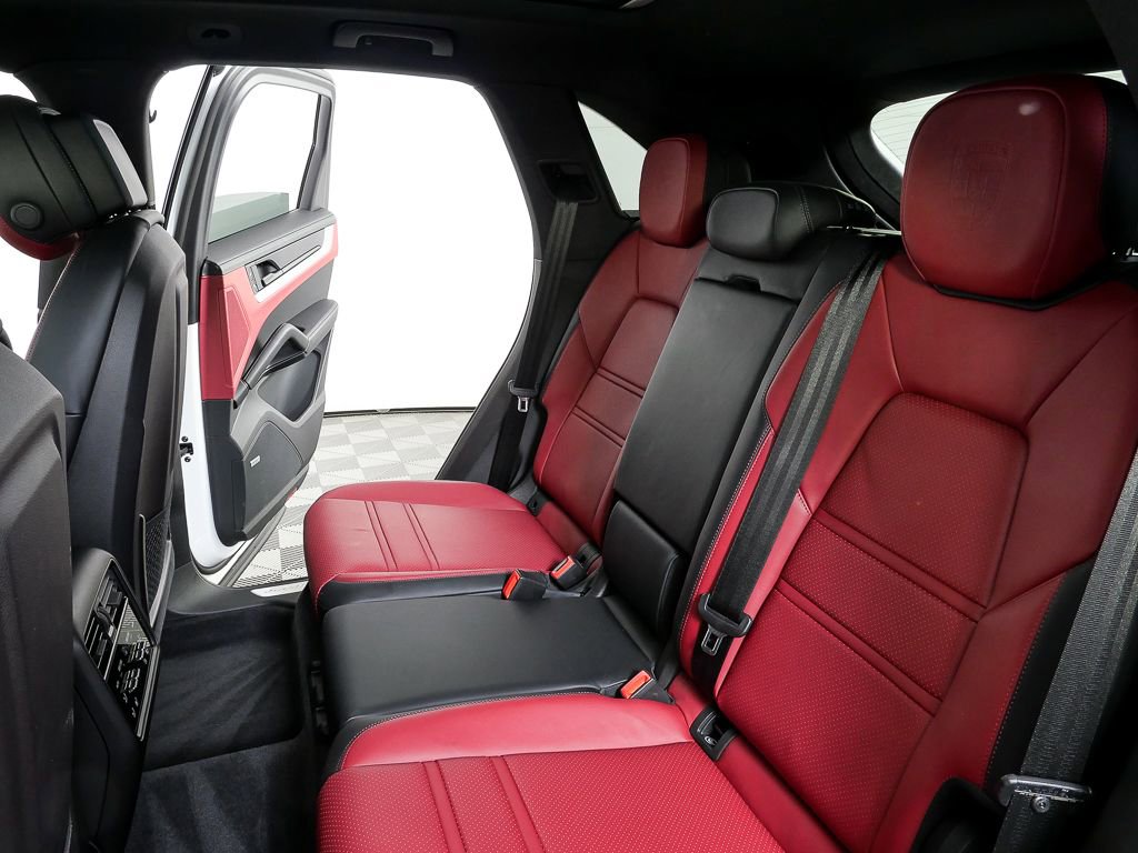 Certified 2024 Porsche Cayenne AWD/4WD image 22