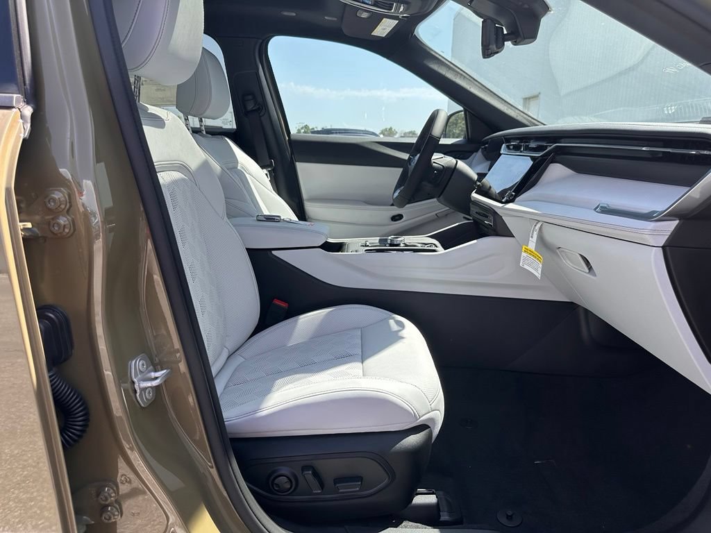 New 2026 Jeep Cherokee Overland w/ Advanced Pro Tech Group AWD/4WD image 29