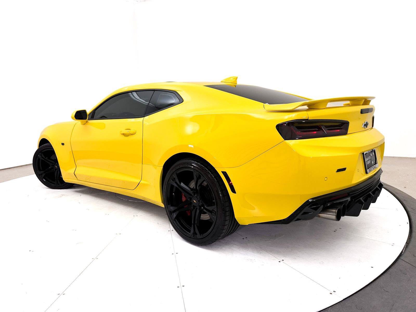 Used 2017 Chevrolet Camaro SS RWD image 2