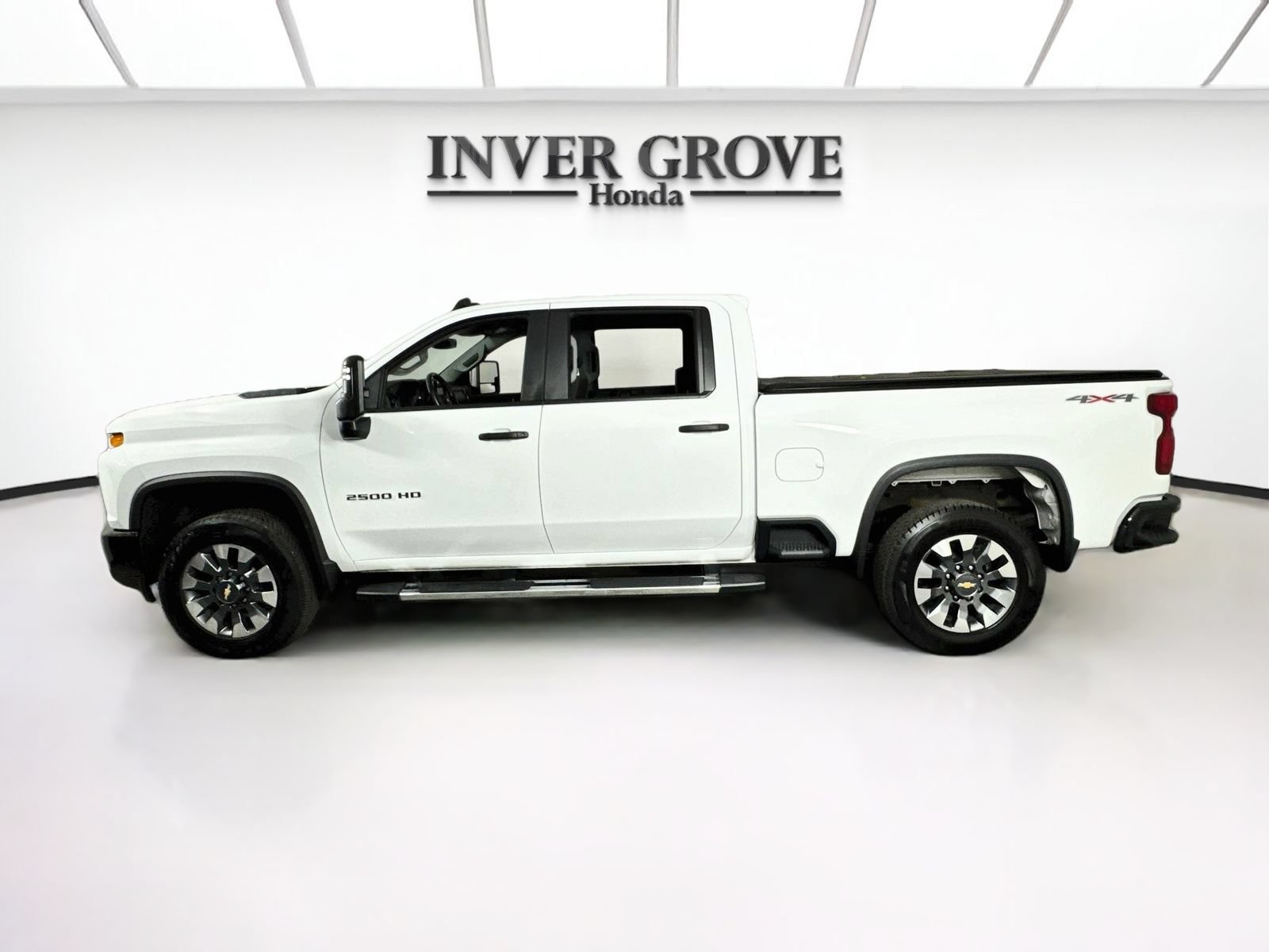 Used 2022 Chevrolet Silverado 2500 Custom w/ Custom Value Package AWD/4WD image 8