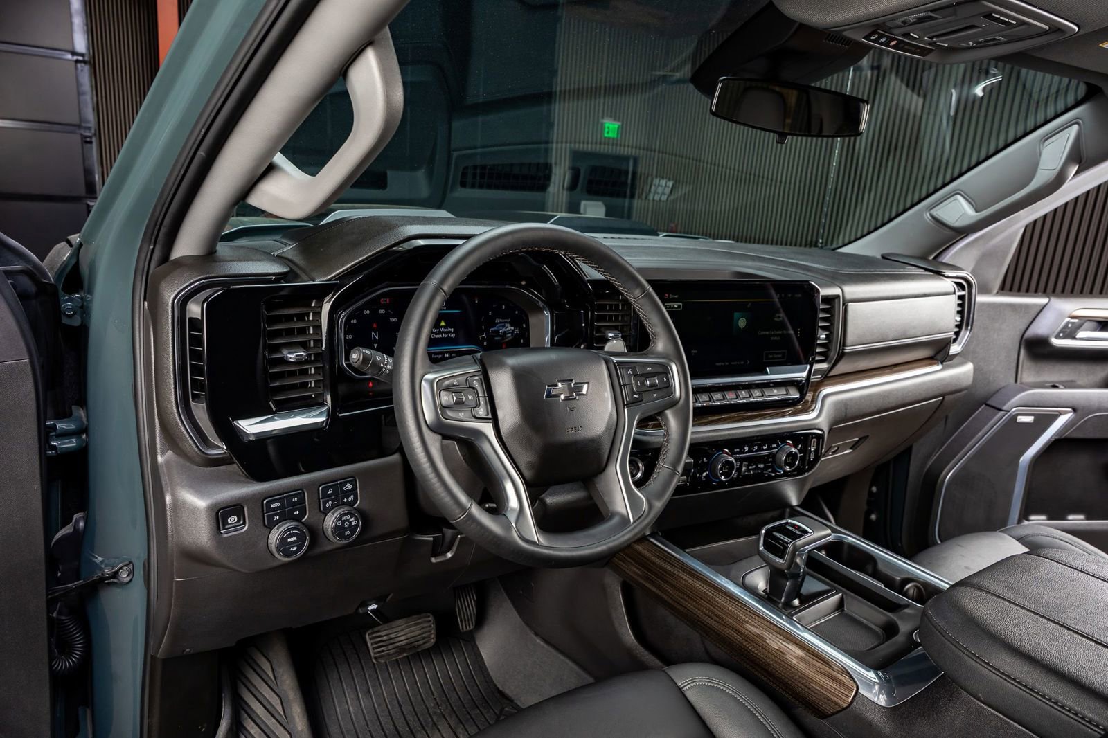 Used 2025 Chevrolet Silverado 1500 LT Trail Boss w/ Convenience Package II image 18