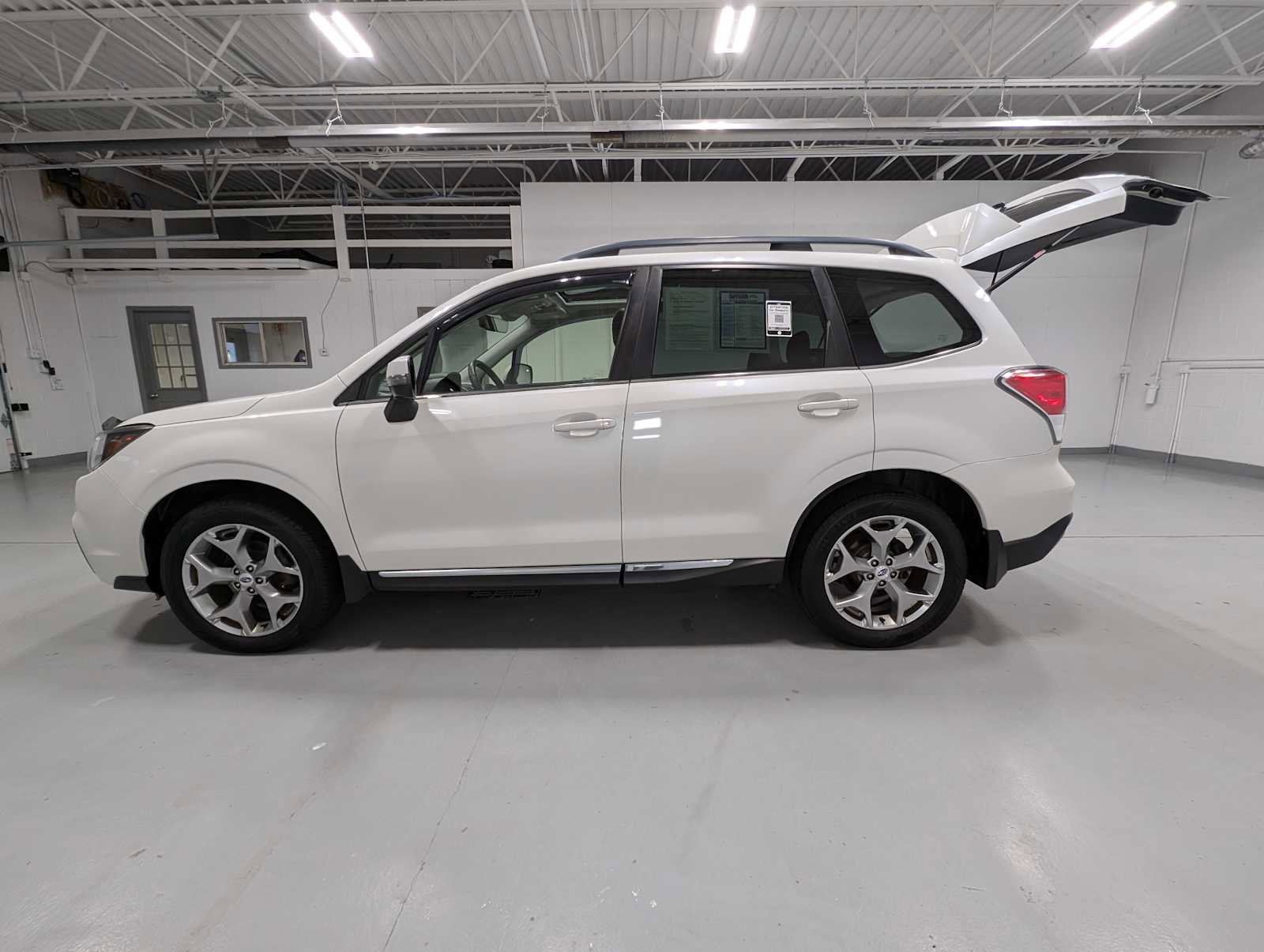 Used 2018 Subaru Forester 2.5i Touring w/ Popular Package #3B image 12