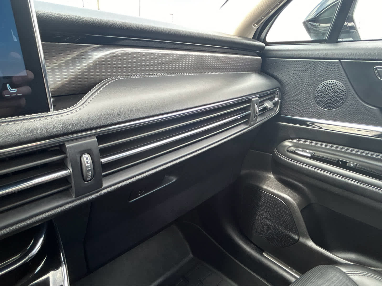 Used 2024 Lincoln Corsair Grand Touring w/ Rear Removable Package Tray image 64