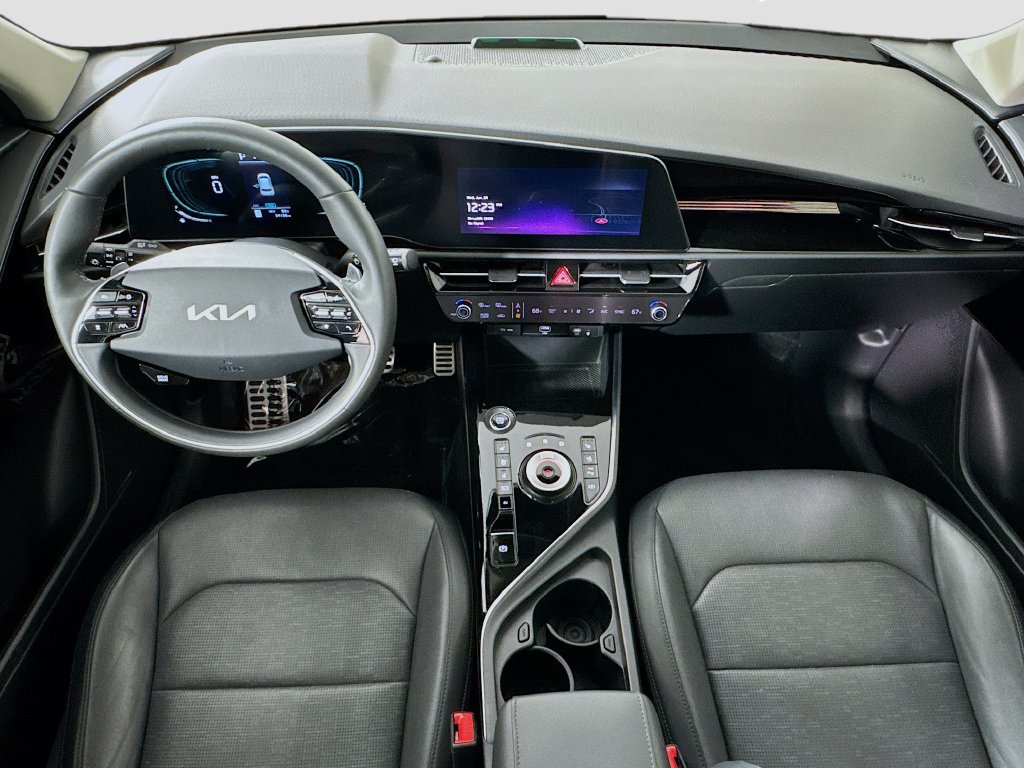 Used 2023 Kia Niro SX Touring FWD image 24