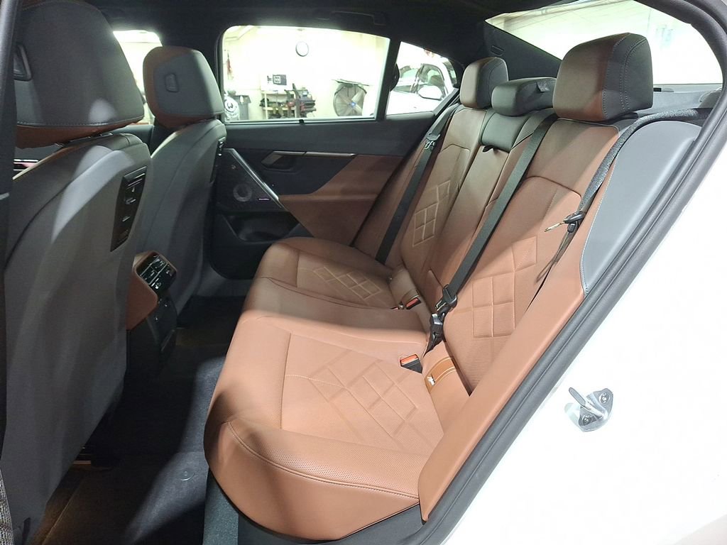 Used 2025 BMW i5 xDrive40 image 8