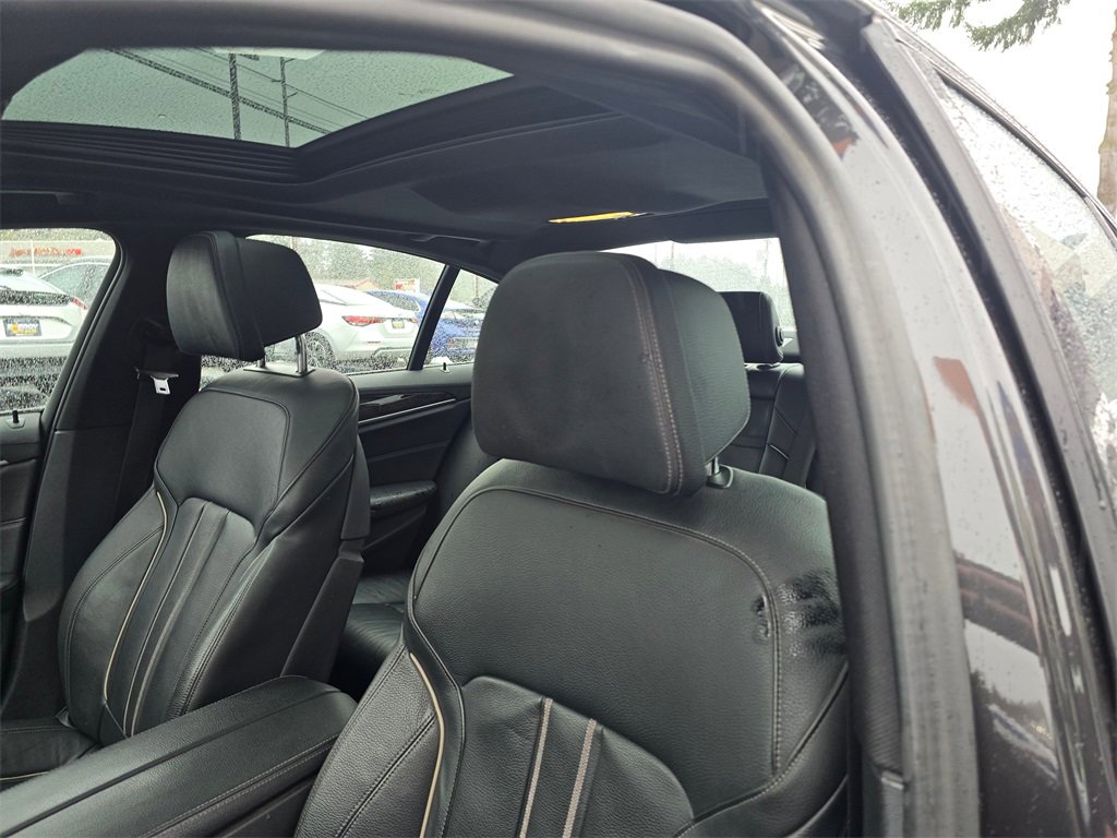 Used 2020 BMW M550i xDrive image 25