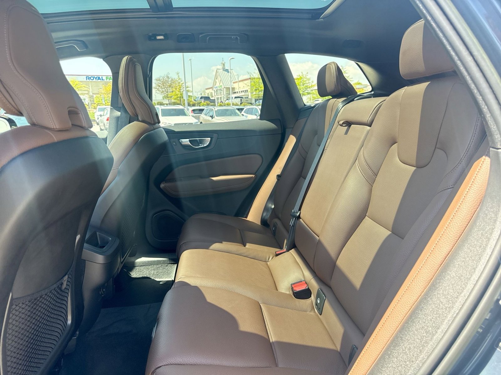 Used 2023 Volvo XC60 B5 Plus AWD/4WD image 25