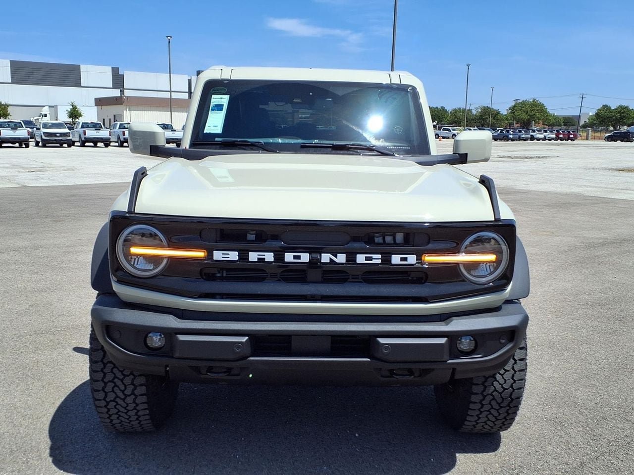 New 2026 Ford Bronco Outer Banks w/ Sasquatch Package AWD/4WD image 2