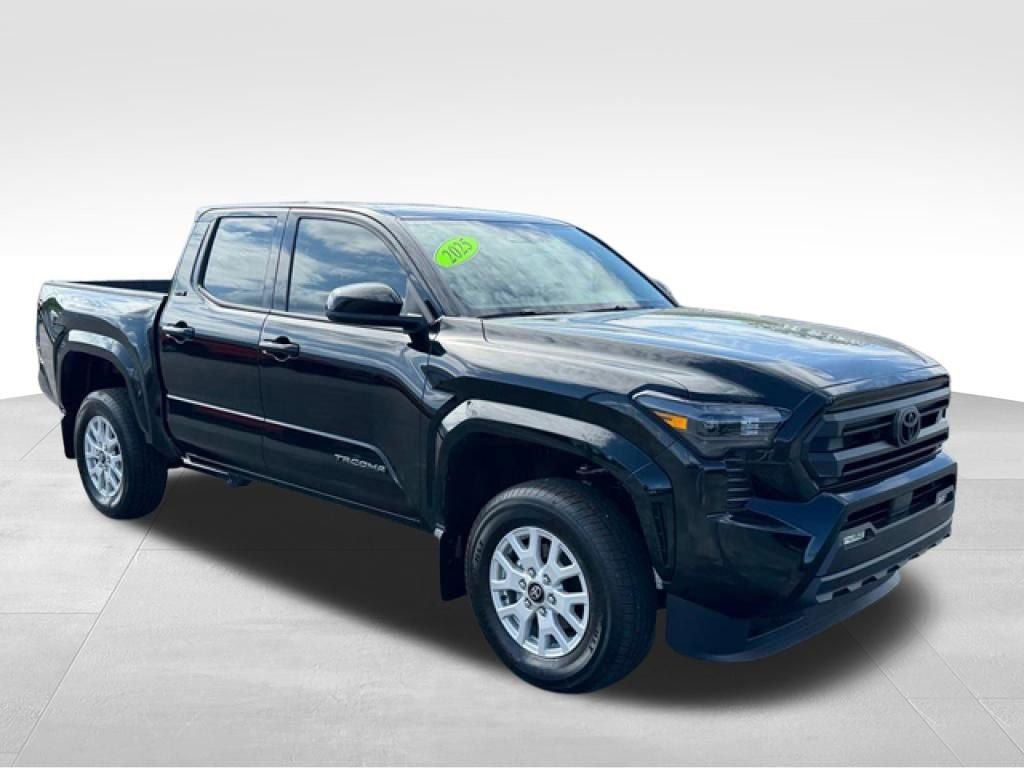 Used 2025 Toyota Tacoma SR5 AWD/4WD image 9