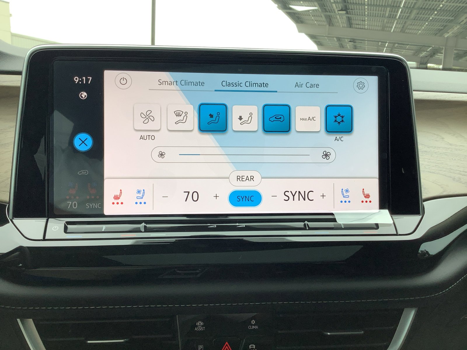 New 2025 Volkswagen Atlas SE image 24