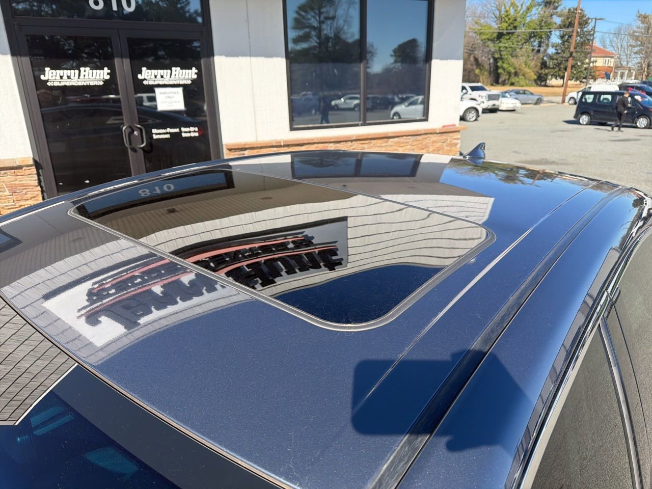 Used 2022 Toyota Avalon Limited image 12