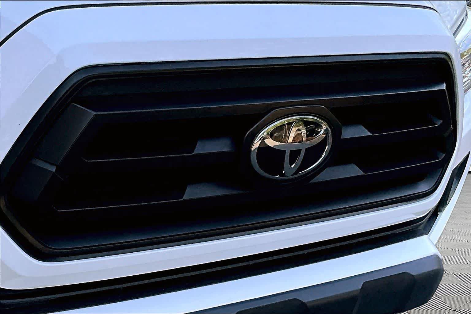 Certified 2023 Toyota Tacoma SR AWD/4WD image 28