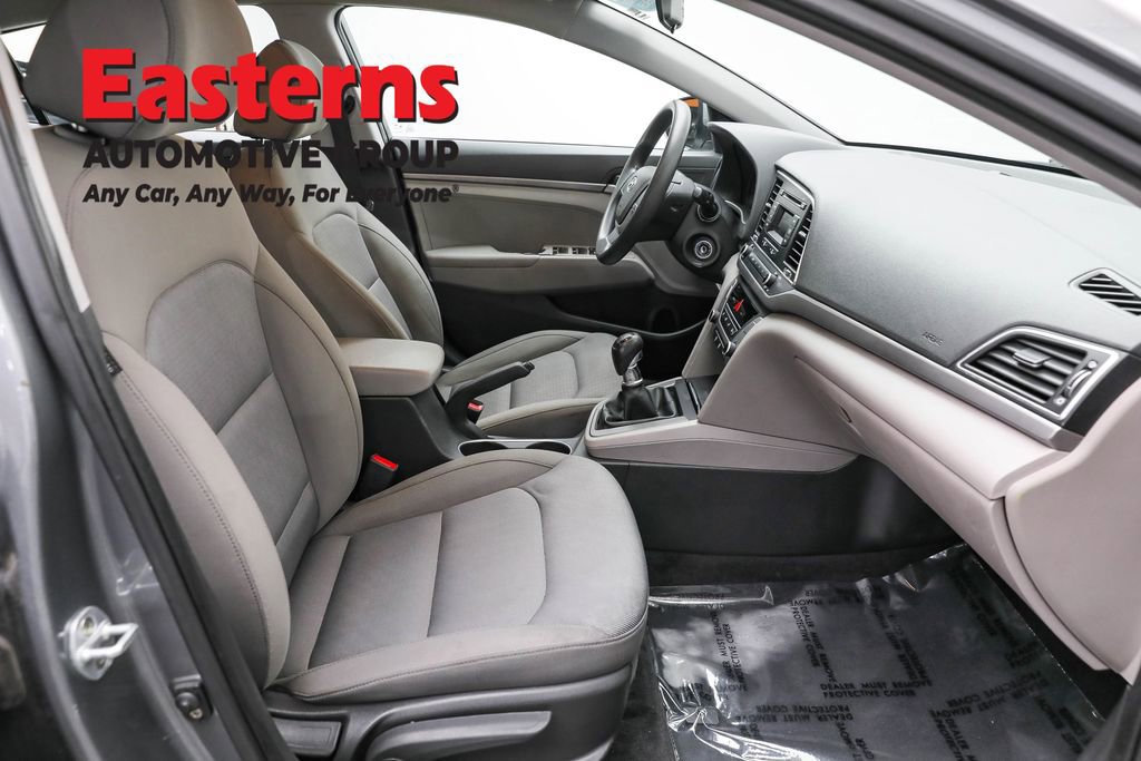 Used 2017 Hyundai Elantra SE w/ Cargo Package image 21