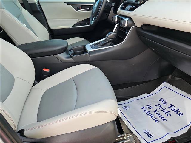 Used 2021 Toyota RAV4 XLE Premium image 20