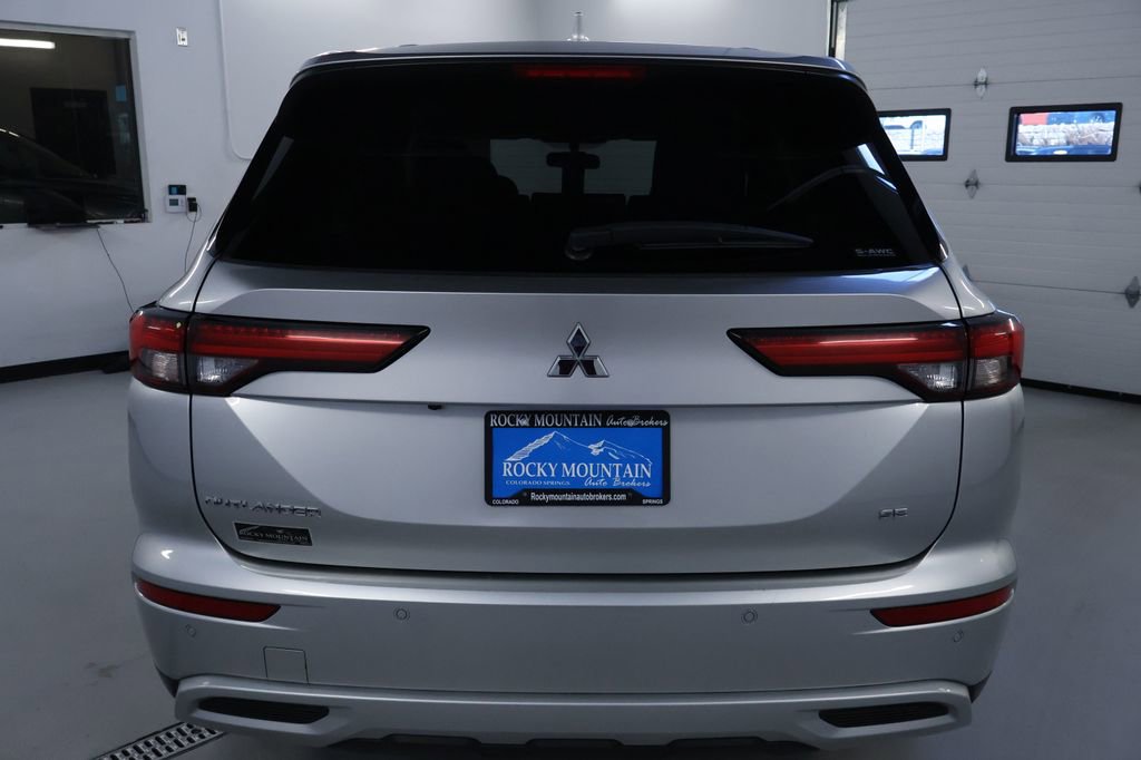 Used 2024 Mitsubishi Outlander SE image 6