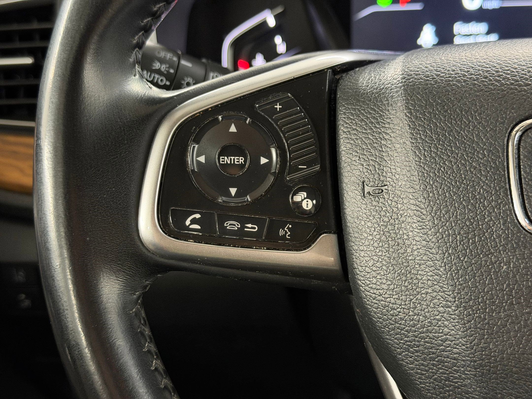 Used 2018 Honda CR-V Touring image 17