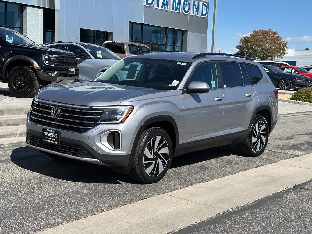 Used 2025 Volkswagen Atlas SE FWD image 2