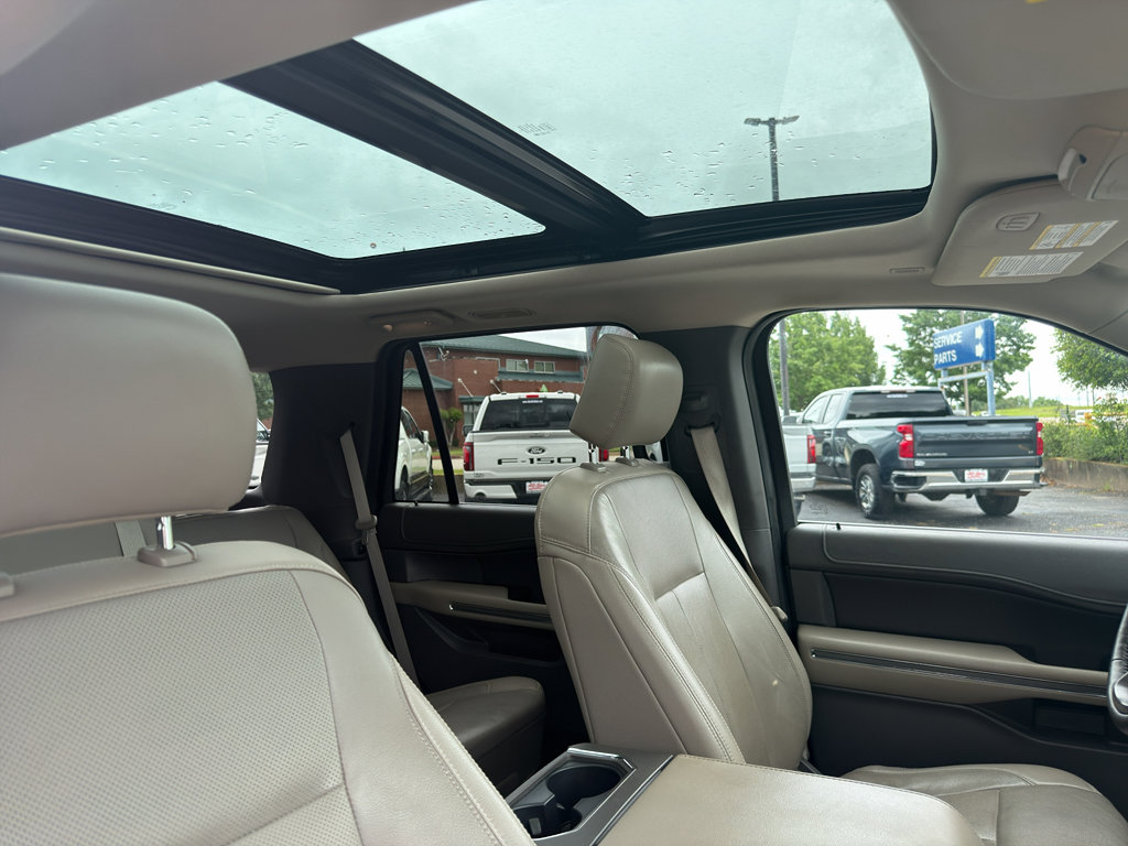 Used 2018 Ford Expedition XLT w/ Equipment Group 202A RWD image 14