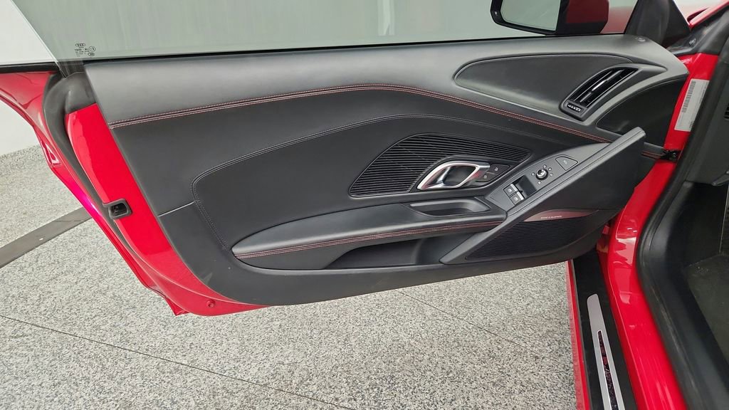 Used 2017 Audi R8 V10 w/ Carbon Exterior Package image 32