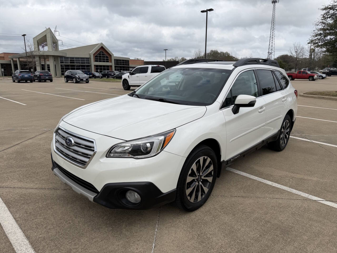 Used 2016 Subaru Outback 2.5i Limited AWD/4WD image 4