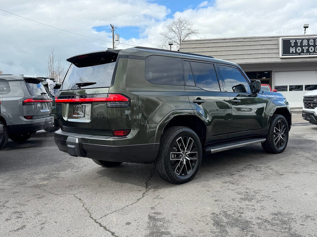 Used 2025 Lexus GX 550 w/ Accessory Package (31) image 14