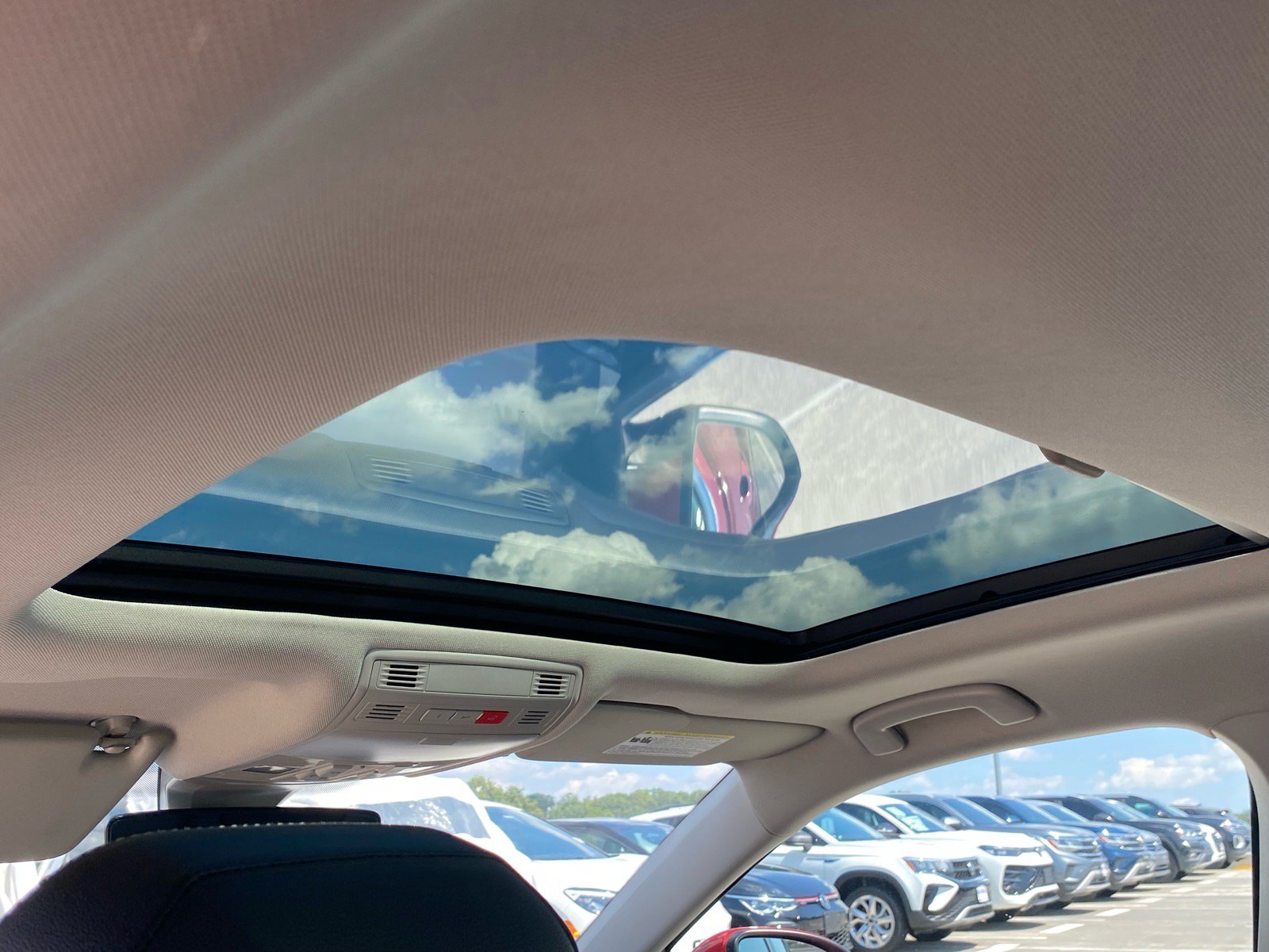 Certified 2024 Volkswagen Jetta SE w/ Panoramic Sunroof Package FWD image 21
