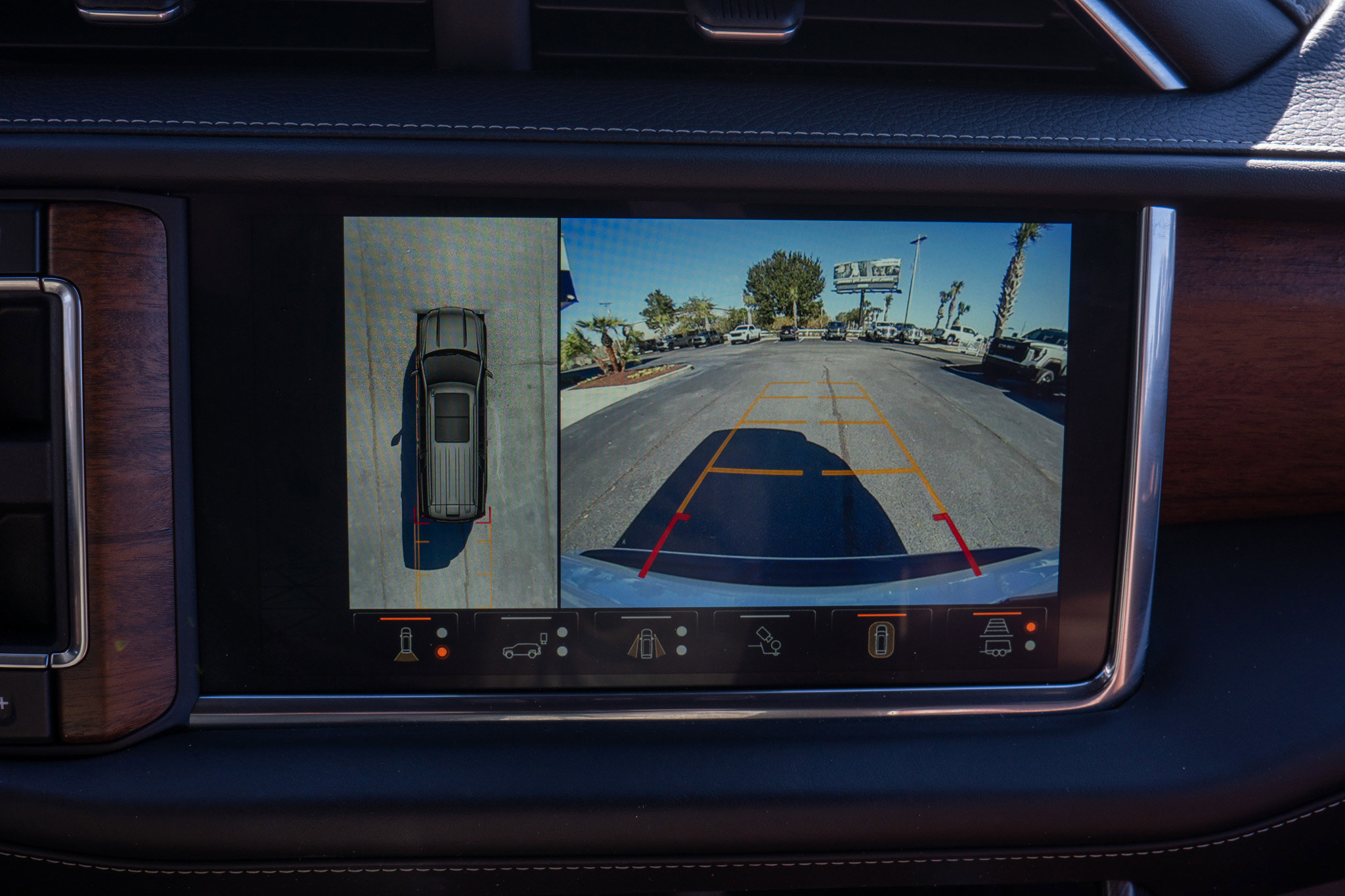 Used 2023 GMC Yukon Denali Ultimate image 17