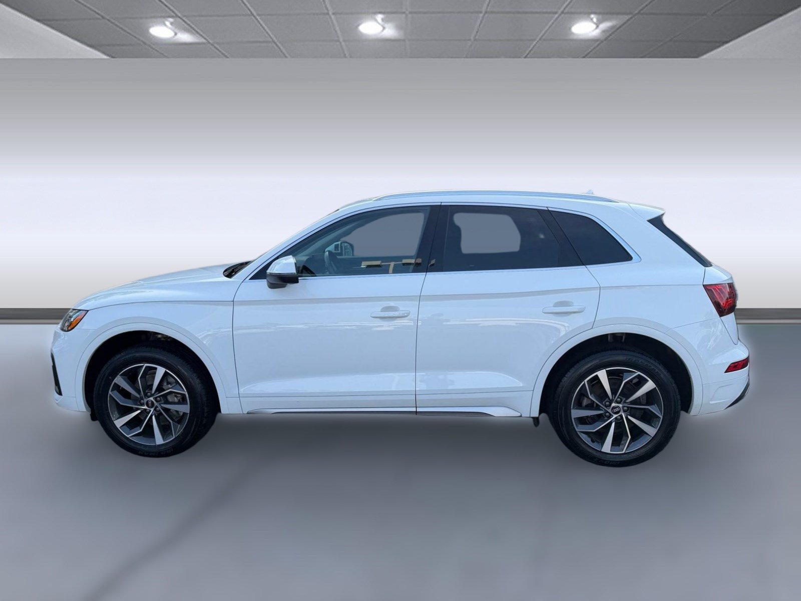 Used 2021 Audi Q5 2.0T Premium Plus w/ Premium Plus Package AWD/4WD image 2
