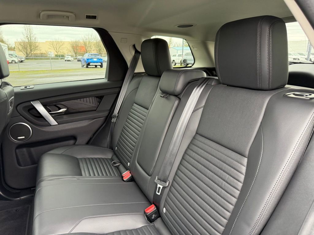 Used 2023 Land Rover Discovery Sport SE image 31
