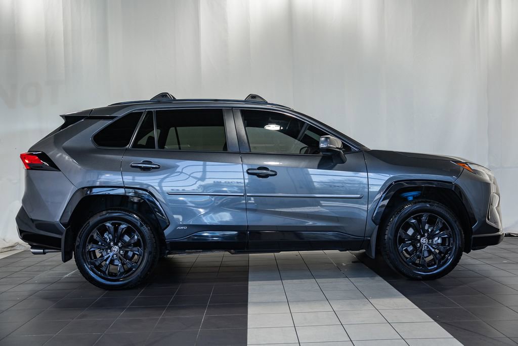 Used 2022 Toyota RAV4 SE w/ Convenience Package image 3