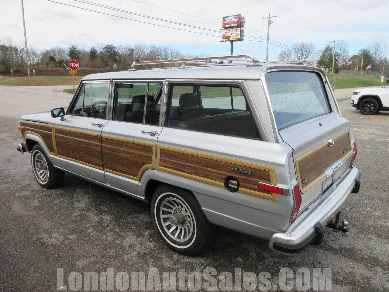 Used 1989 Jeep Grand Wagoneer image 3