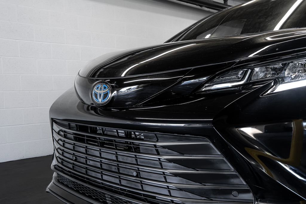 Used 2025 Toyota Sienna XLE Woodland Edition image 10