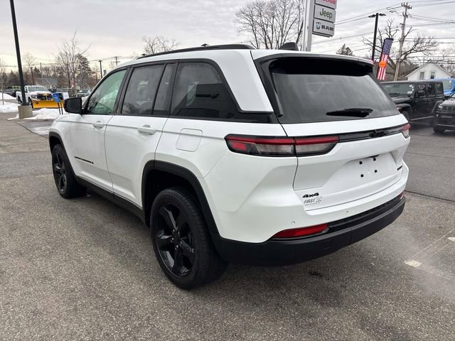 Used 2023 Jeep Grand Cherokee Limited w/ Black Appearance Package AWD/4WD image 5