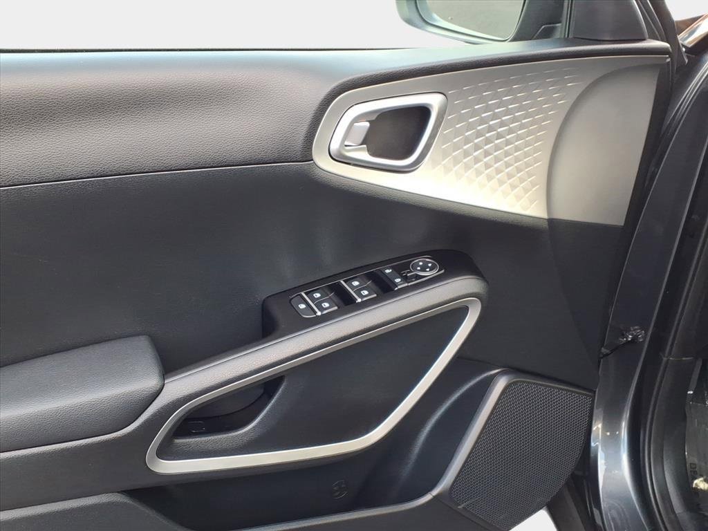 Used 2023 Kia Soul LX image 7