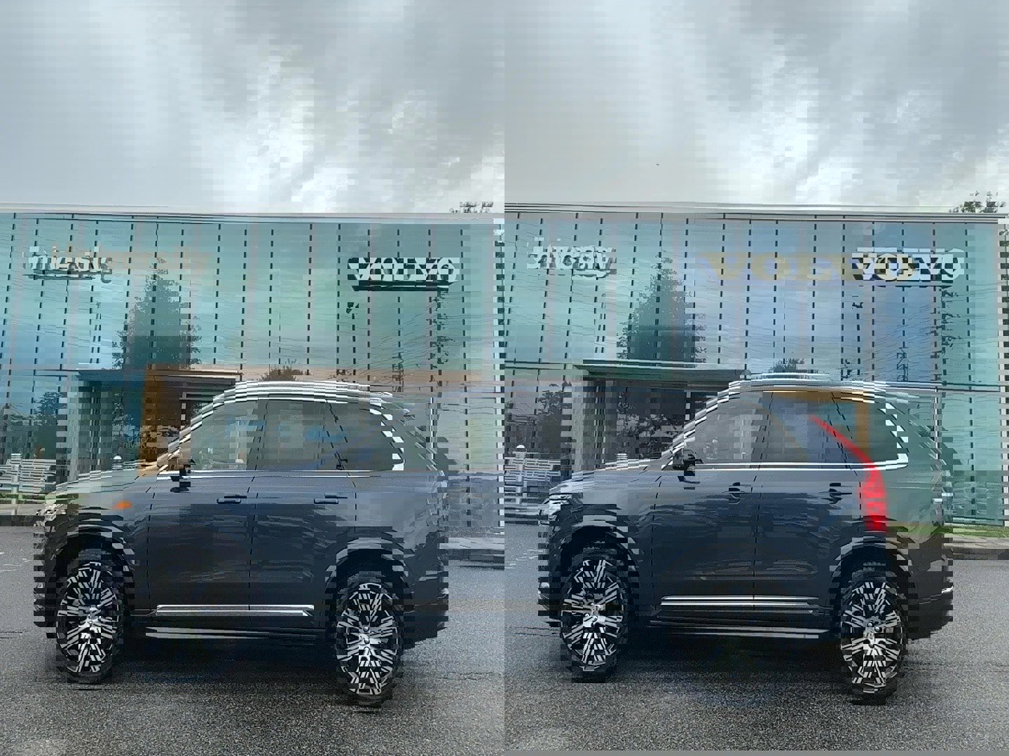 Certified 2024 Volvo XC90 B5 Plus w/ Protection Package Premier image 1
