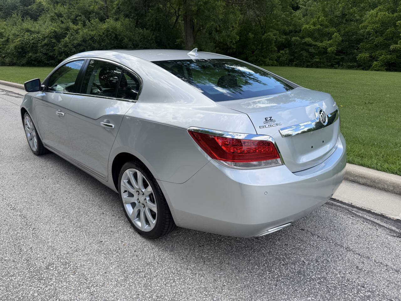 Used 2010 Buick LaCrosse CXS w/ Touring Package FWD image 3