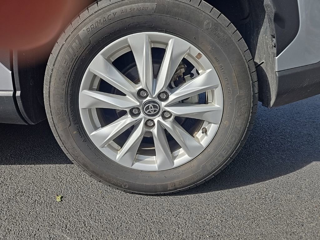 Used 2024 Toyota Corolla Cross LE image 7