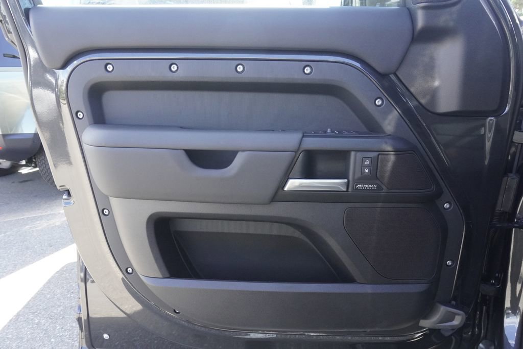New 2025 Land Rover Defender 110 V8 image 17