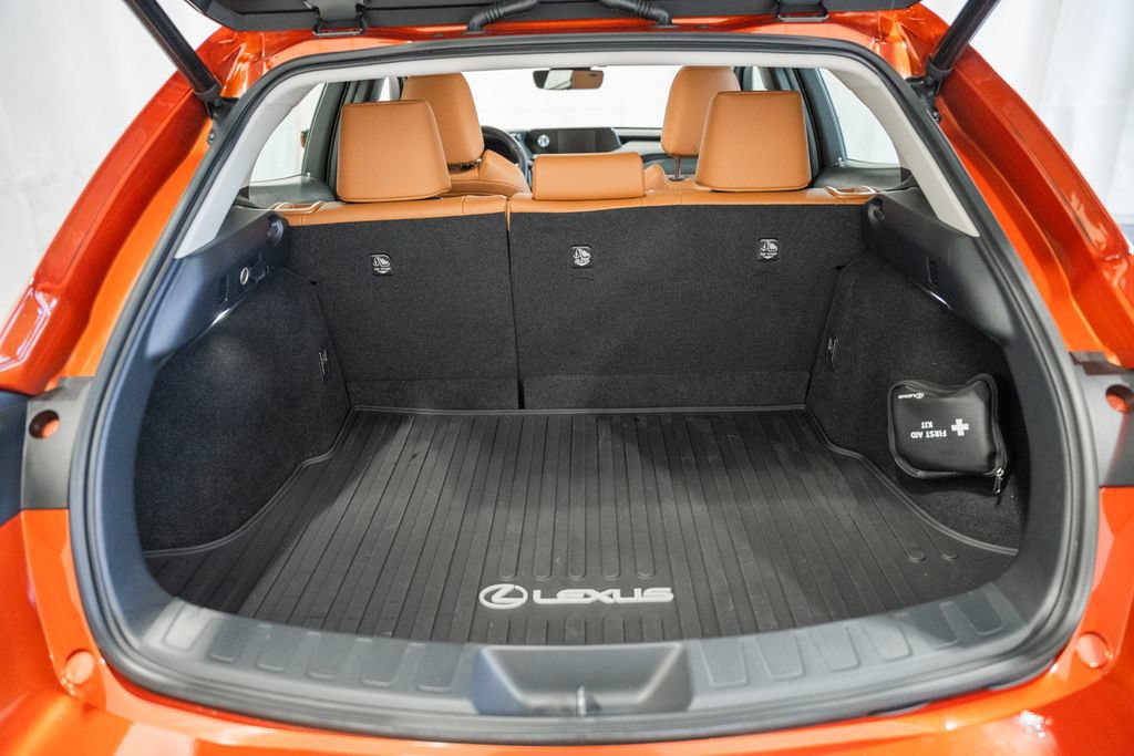 Used 2019 Lexus UX 200 w/ Premium Package FWD image 8