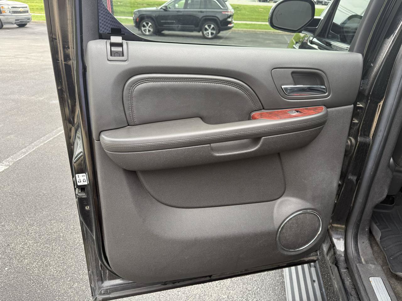 Used 2013 Cadillac Escalade ESV Premium AWD/4WD image 22