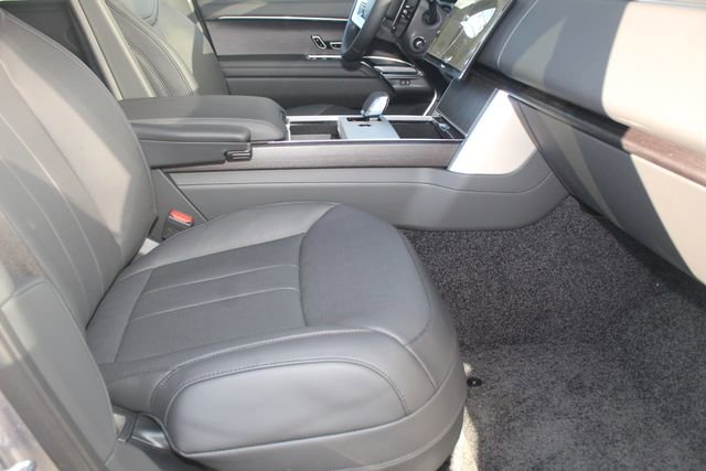 New 2026 Land Rover Range Rover SE image 3